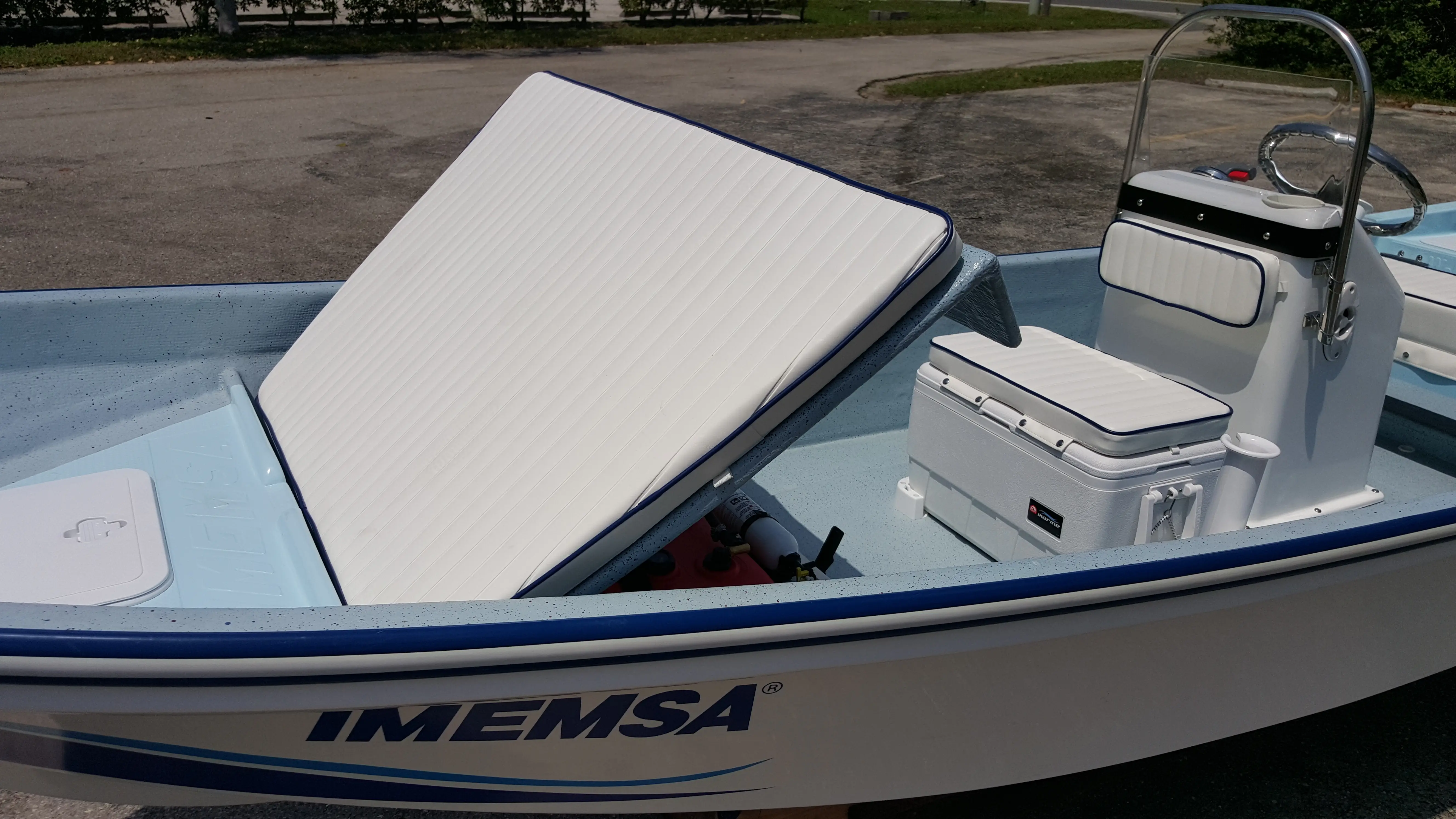 Panga Boats USA — W-16 · Close-ups