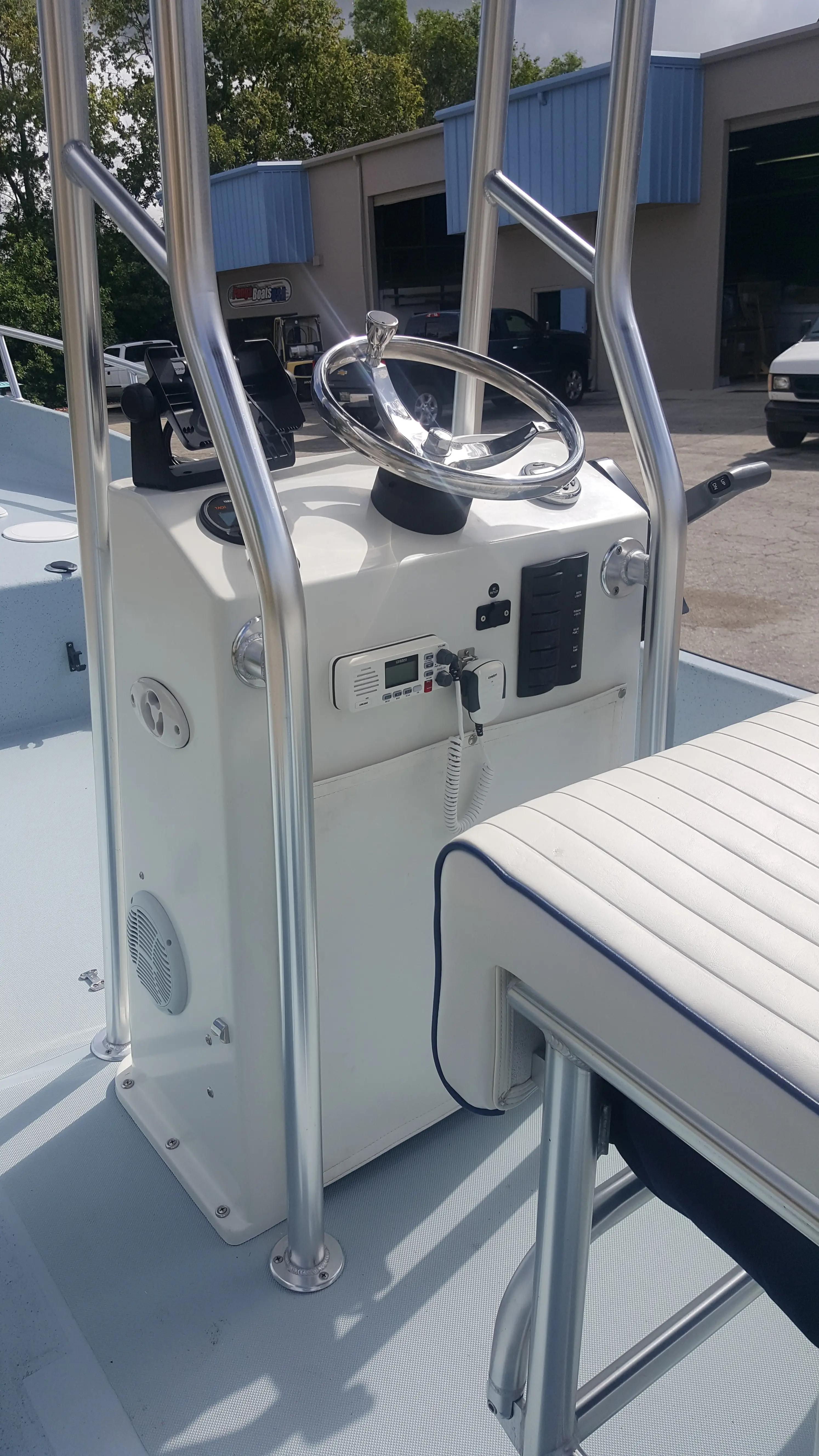 Panga Boats USA — W-22 · Close-ups